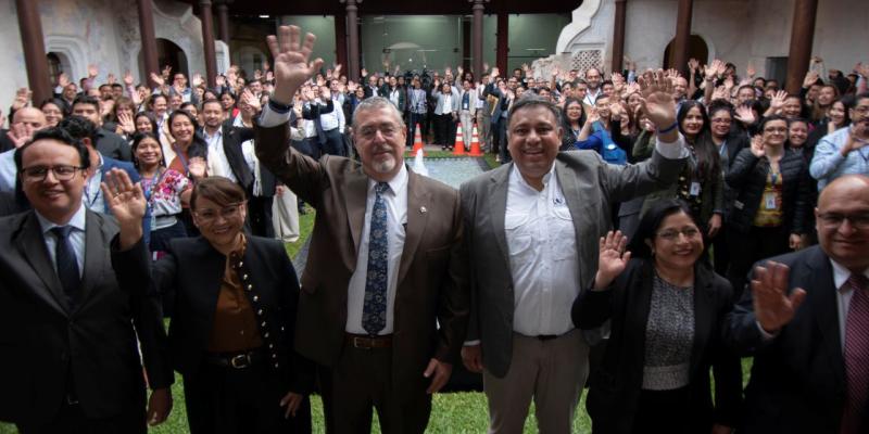 El Presidente Bernardo Arévalo de León visitó las instalaciones de SEGEPLAN.