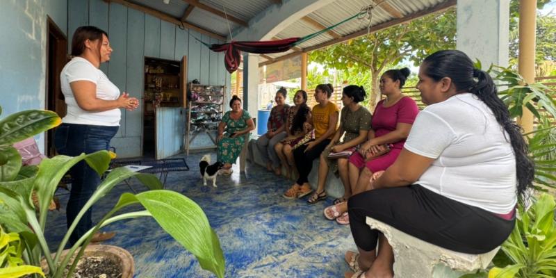 Familias peteneras aprenden a preparar atol de macal
