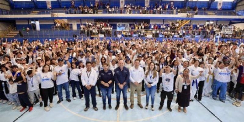 El programa social Jóvenes Protagonistas junto con beneficiarios de los programas de Becas Sociales intervención beca media y superior, han sido una plataforma clave para que más de 30 mil jóvenes, pudieran acceder a oportunidades de crecimiento, a una formación técnica y académica sólida, y a una vivencia comunitaria que fortalezca los lazos de pertenencia y solidaridad. 