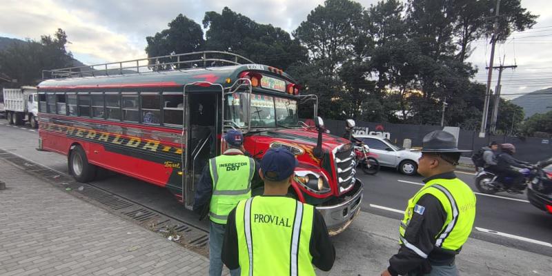 DGT intensifica operativos y verifica 211 buses para reducir accidentes viales