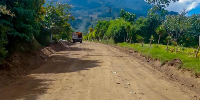 Caminos habilita ruta de 5.6 kilómetros para vecinos de Santa María de Jesús