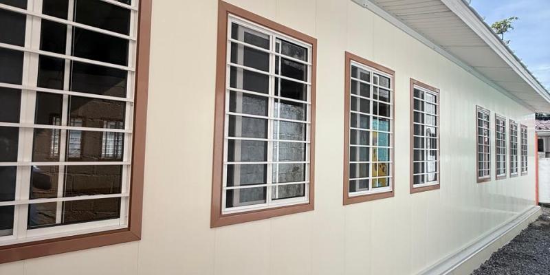 Santo Tomás de Castilla fortalece sus servicios de salud con nuevo módulo prefabricado 