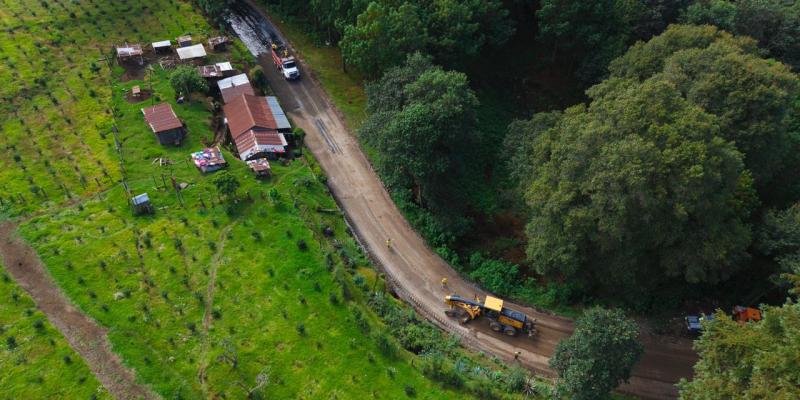 Covial rehabilita asfalto de carretera alterna entre Tecpán y Quiché