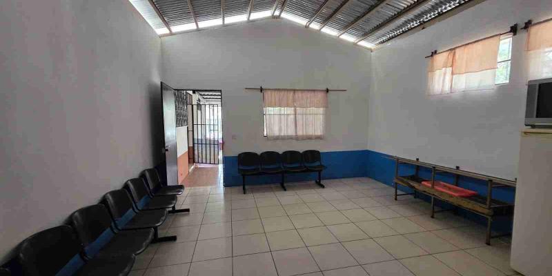 Mantenimiento en el Puesto de Salud Las Trojes mejora el entorno y servicio para los vecinos de Amatitlán