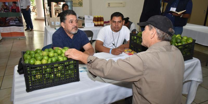 Productores fortalecen capacidades comerciales en el Agroencuentro de Baja Verapaz