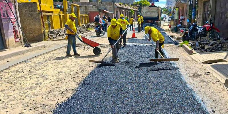 Nueva vida para la ruta entre Zaragoza y Comalapa: avanzan trabajos de bacheo en Chimaltenango