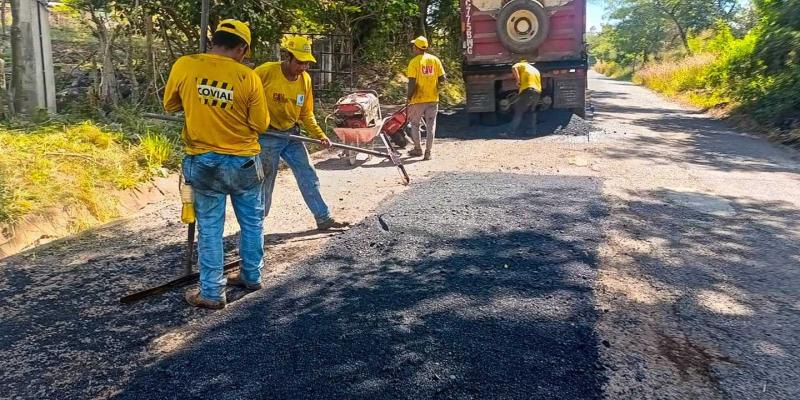 Paso firme y asfalto nuevo entre Agua Blanca y Cerro de Pinos, Jutiapa