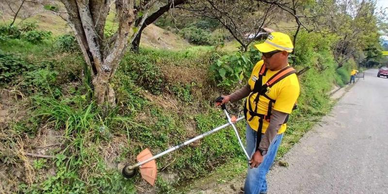 ¡Limpieza y conciencia vial en marcha entre San Andrés Sajcabajá y Canillá, Quiché!