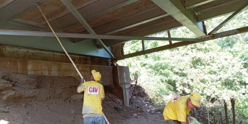 CIV realiza mantenimiento del puente El Rosario para fortalecer la seguridad vial hacia Champerico