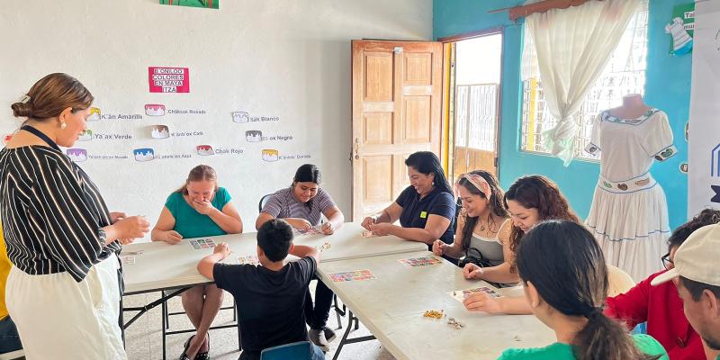 Lotería Guatemalteca enseñan sobre el patrimonio cultural en San Benito, Petén