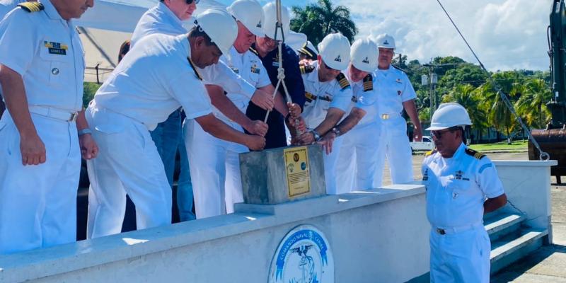 Inicio de la demolición y colocación de la primera piedra de construcción de la Estación Naval del Caribe