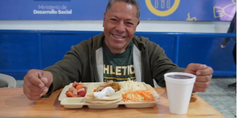 Durante el 2025, el MIDES superó su meta, y logró tener activos 112 comedores en los que se entregaron más de 36 mil raciones diarias de alimentos, que superan más de 6.8 millones en lo que va del año. 