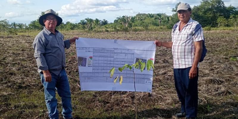 Entregan Planes de Finca impresos a productores interesados en la ganadería sostenible