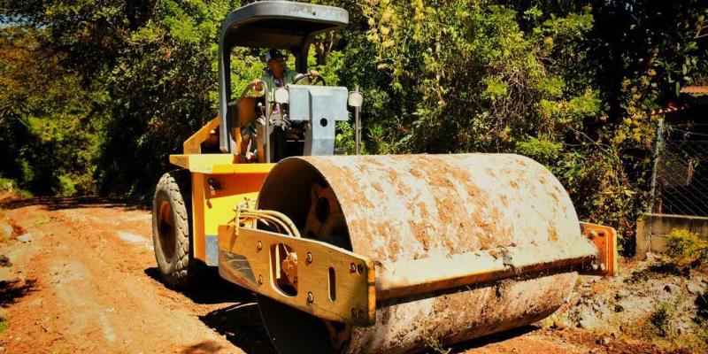 Caminos mejora rutas de oriente que benefician a más de 8 mil habitantes