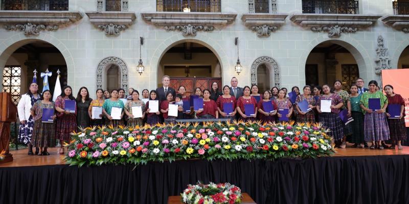 MINECO Impulsa el Desarrollo Económico y Creativo de Mujeres Tejedoras de Tactic