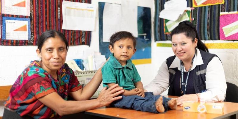 El Ministerio de Desarrollo Social (Mides) finaliza el año aumentando el número de beneficiarios del Programa Bono Social. En 2023 registraba a 82 mil 784 familias, este 2025 cierra con un aproximado de 180 mil familias beneficiadas, lo que representa un aumento de más del 100%. 