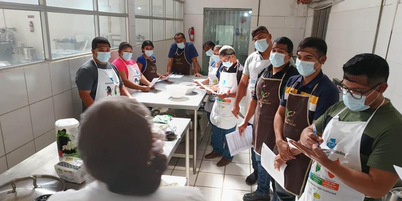 Impulsan producción de productos derivados de la rosa de Jamaica en Izabal