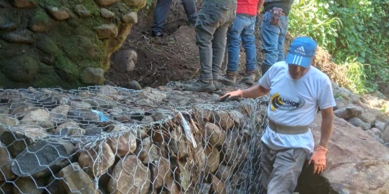 Mantenimiento en Malacatán: Caminos rehabilita estribo de puente vehicular