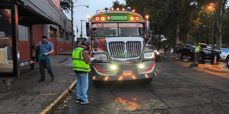 DGT intensifica operativos de control a buses extraurbanos para mejorar la seguridad vial