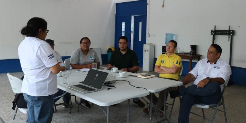 Presentan avances del estudio de la población del pez blanco en el lago Petén Itzá