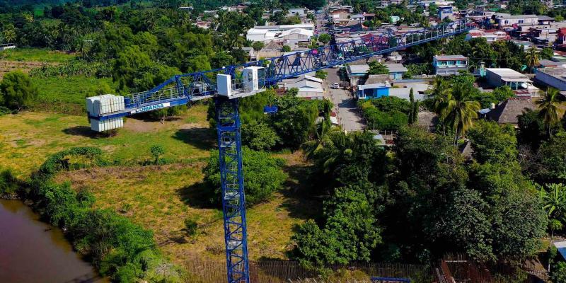 Nuevo obra en San Marcos: colocan losa de acero en puente de Ocós 