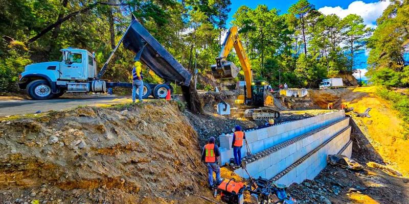 Avanzan trabajos en el km 162 rumbo a Salamá