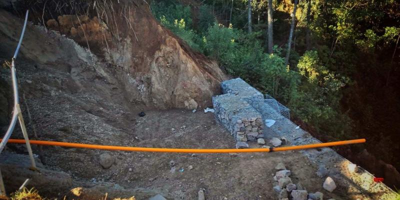 Construyen muro de gaviones y renuevan tubería para restablecer el paso en Momostenango y San Bartolo Aguas Calientes