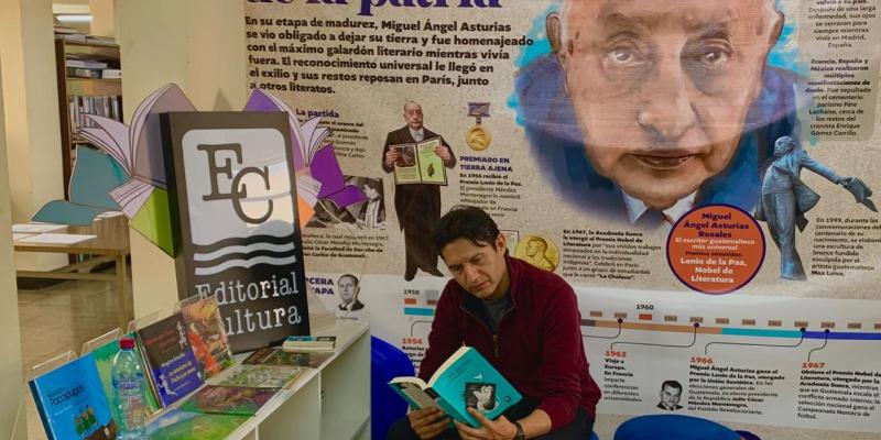 escritor mexicano Iván Uriel Atanacio Medellín