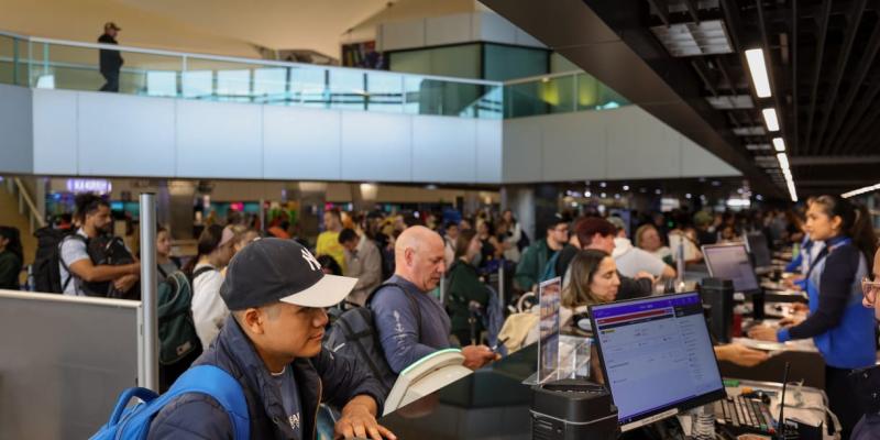 A pesar de tratarse del día con mayor afluencia del año, se logró responder de manera oportuna a la demanda proyectada, que estimaba el tránsito de aproximadamente 900 pasajeros por hora y cerca de 10 mil personas a lo largo de la jornada, sin que se reportaran incidentes mayores en los procesos operativos.