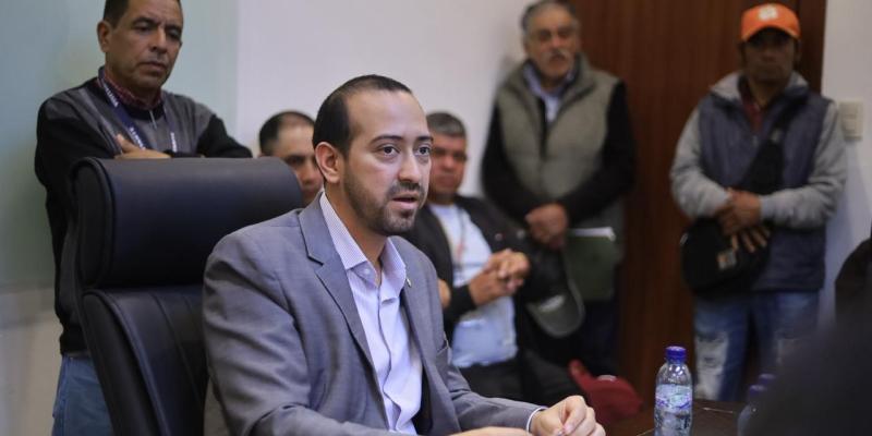 Autoridades atienden a líderes comunitarios de Totonicapán para mejorar la infraestructura vial del departamento