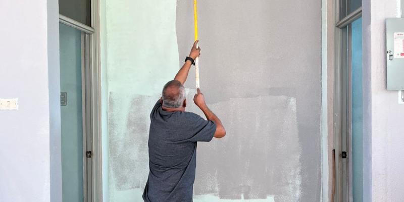 La pintura de la terminal aérea permitirá prolongar la vida útil de la infraestructura, protegiendo las superficies contra el deterioro causado por las condiciones climáticas y el paso del tiempo.