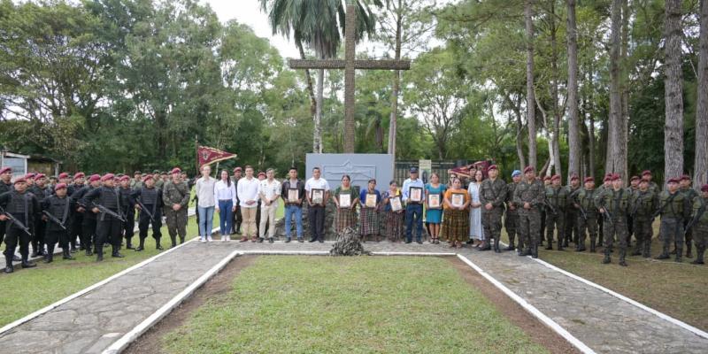 Ejército de Guatemala conmemora el 20 aniversario del fallecimiento de Kaibiles en Misiones de Paz en la República del Congo.