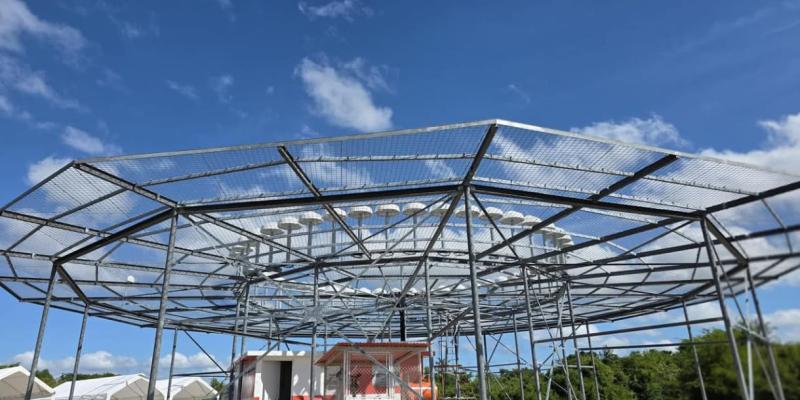 Esta nueva infraestructura tecnológica contribuye a optimizar los procesos de aproximación, despegue y aterrizaje de aeronaves, reduciendo márgenes de error y fortaleciendo la seguridad operacional en beneficio de aerolíneas y usuarios.