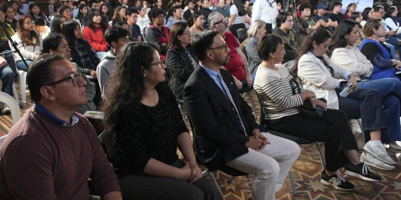 Decenas de jóvenes participaron en la charla informativa sobre becas que ofrece China (Taiwán)