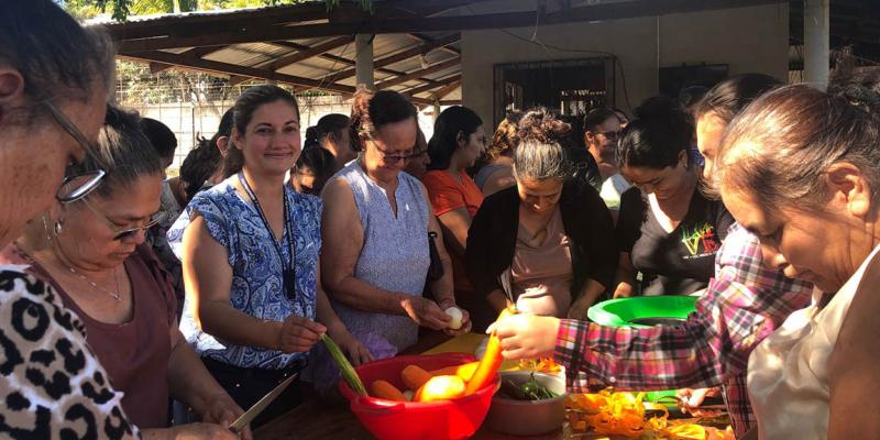 Familias jutiapanecas capacitadas en nutrición y prácticas alimentarias saludables