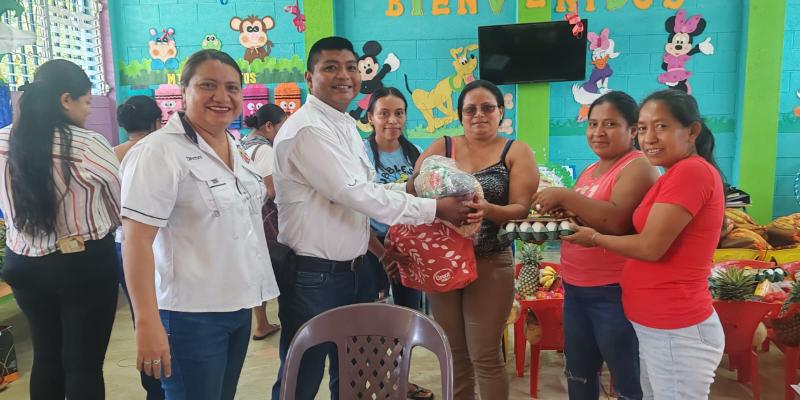 Fortalecen agricultura familiar con entrega de alimentos frescos a escuelas públicas