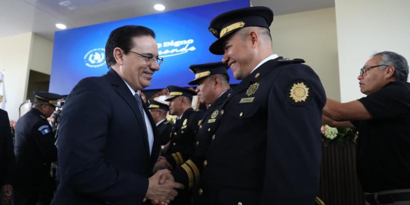Graduación de 10 comisarios generales fortalece liderazgo en la PNC