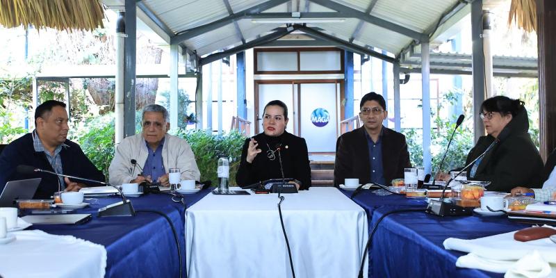 Impulsan el trabajo coordinado en todo el sector agrícola