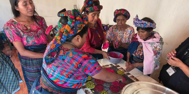 Promueven la seguridad alimentaria y el bienestar del hogar en Quetzaltenango