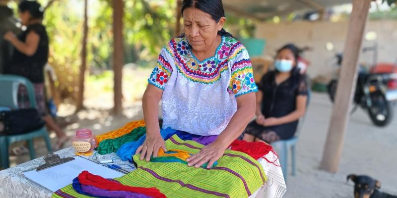 Mujeres de Cubulco preservan la tradición del bordado del Güipil