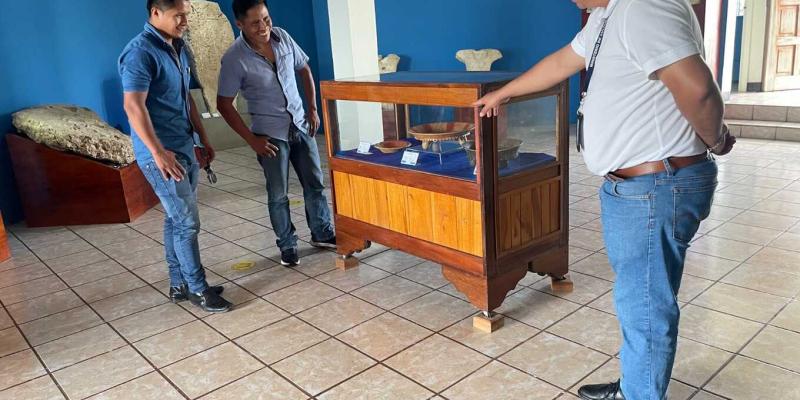 Museo Regional del Sureste de Petén presenta exposición temporal sobre los usos y estilos de cántaros prehispánicos