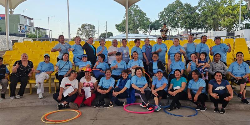 ¿Cómo funciona el Programa Sustantivo del Adulto Mayor en el Parque de la Paz, zona 21?