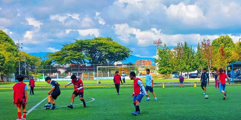 Las instalaciones de los Campos del Roosevelt se mantiene abiertas para que los guatemaltecos disfruten. 