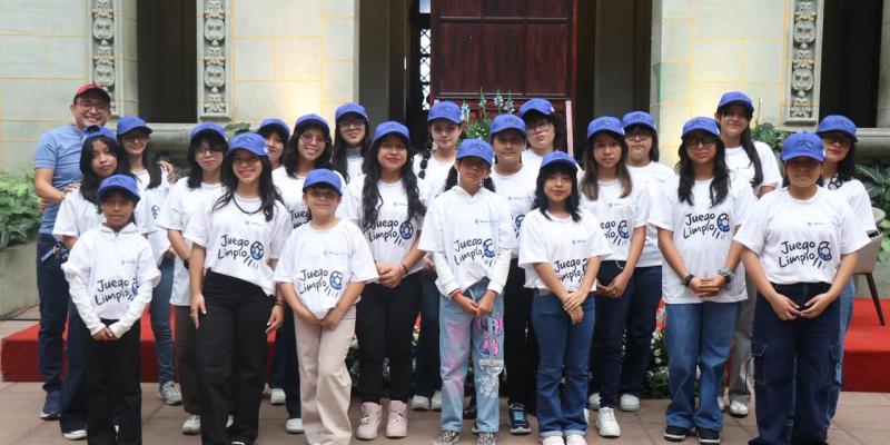 Estudiantes de Ciudad Nueva participaron en el lanzamiento de Juego Limpio FEM. 