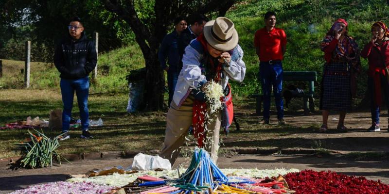Ceremonia maya: patrimonio espiritual vivo de los pueblos originarios