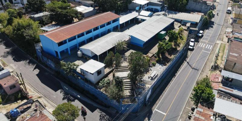 Más de 650 estudiantes iniciarán el ciclo escolar 2026 en escuela renovada de Villa Canales