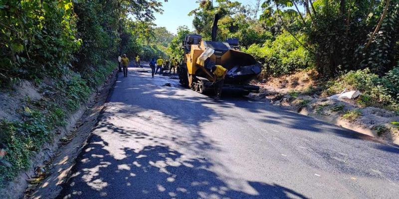 Nueva carpeta asfáltica mejora el paso y acorta distancias en Suchitepéquez