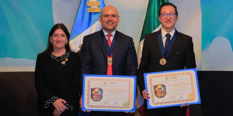 Reconocen a autoridades mexicanas en Guatemala por su labor consular. 