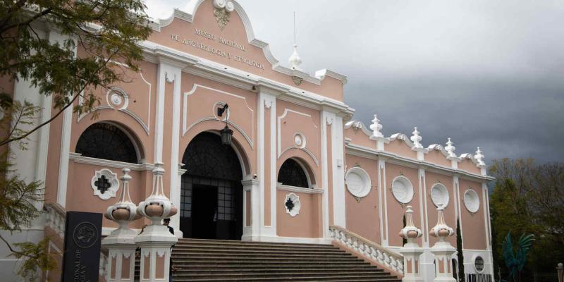 Exposición temporal recorre los 94 años de historia del Museo Nacional de Arqueología y Etnología