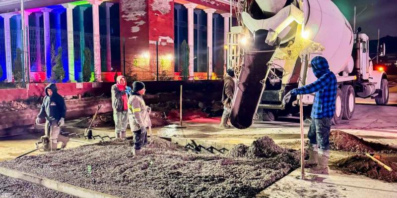 Obra en marcha: mezclado de base y nivelación de carriles en el paso a desnivel de Xela